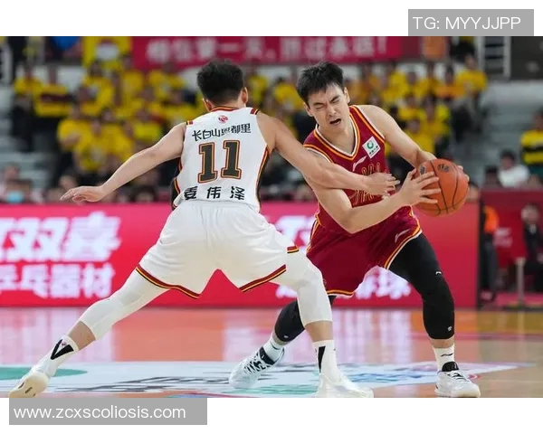 篮球比赛中进攻犯规的判罚与战术影响分析